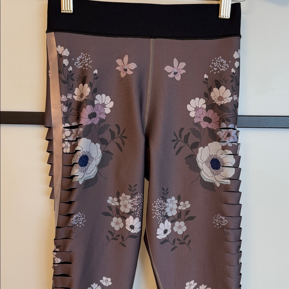 Ultracor Lux Knockout Floral Leggings Size S Laser Cut Side Detail Taupe/Grey - Picture 2 of 16